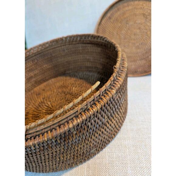 Vintage Woven Wicker Round Sewing Basket with Painted Lid 11.5" Diameter - Picture 10 of 14